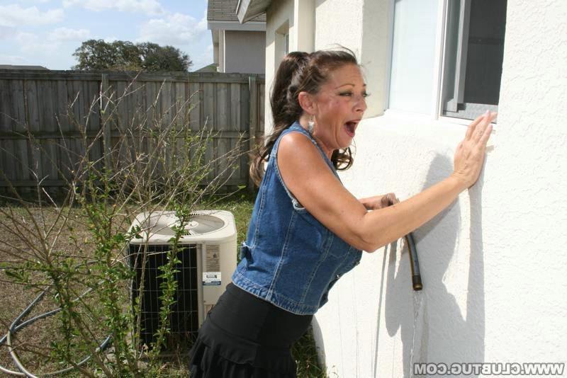 12P Milf next door gives neighbor a tugjob in the shower