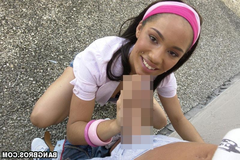 16P Outdoors handjob!!!