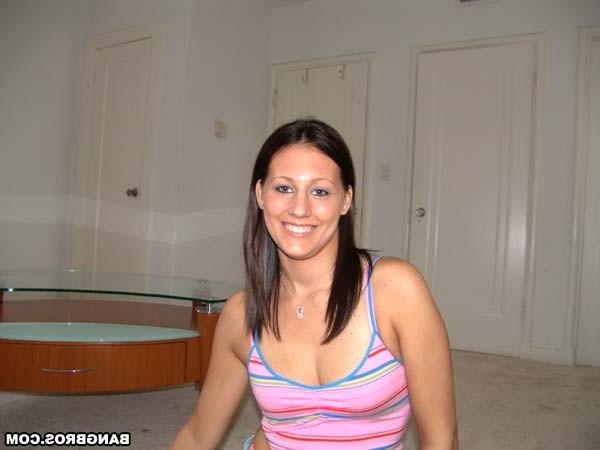 16P I kid you not, this girl gave a great handjob. See for yourself!