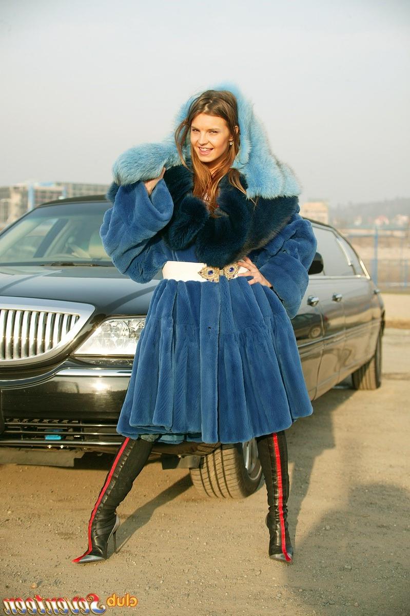 15P Classy teenage brunette gets fully naked inside a limousine