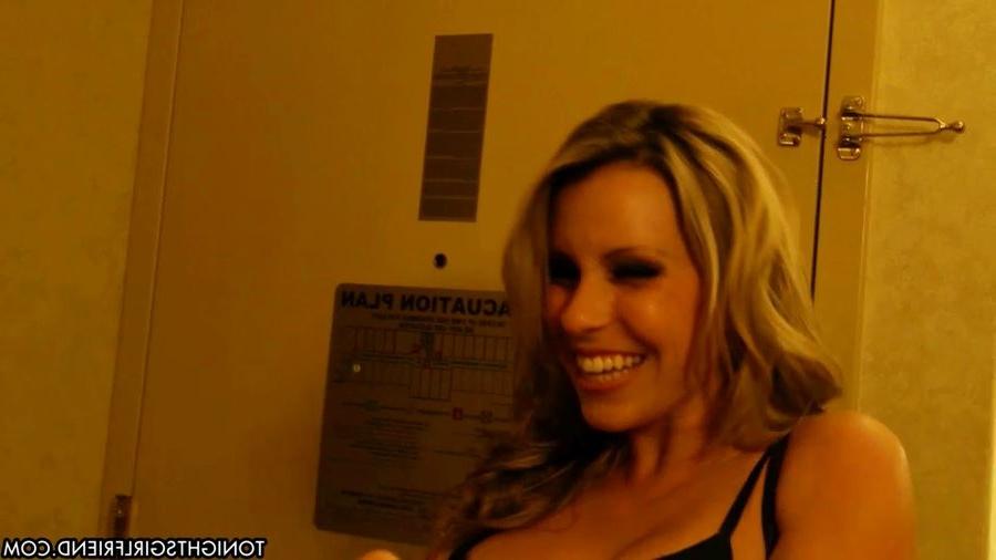 16P Classy escort Courtney Cummz meets a kinky client