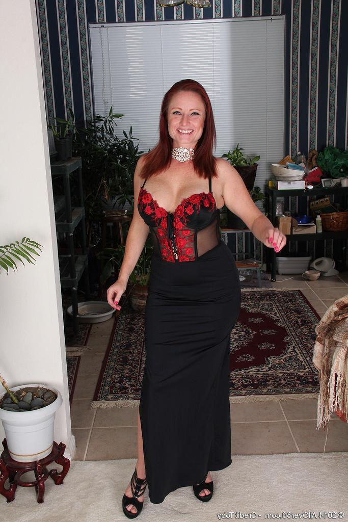 16P Shelly Jones hot 38 yo redhead