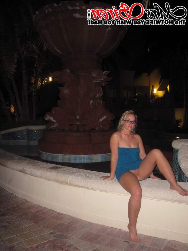 15P hotwife flashing in public places