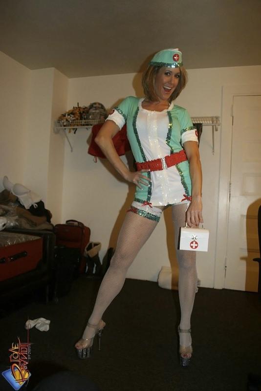 16P Brandi Love the Naughty Dancing Nurse