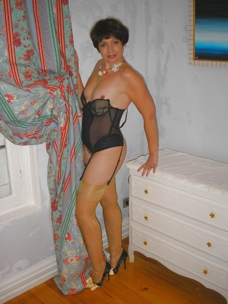 15P Amateur housewife Nathalie posing in stockings
