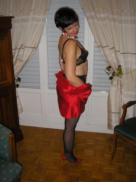 15P Amateur french wife Nathalie posing in black lingerie