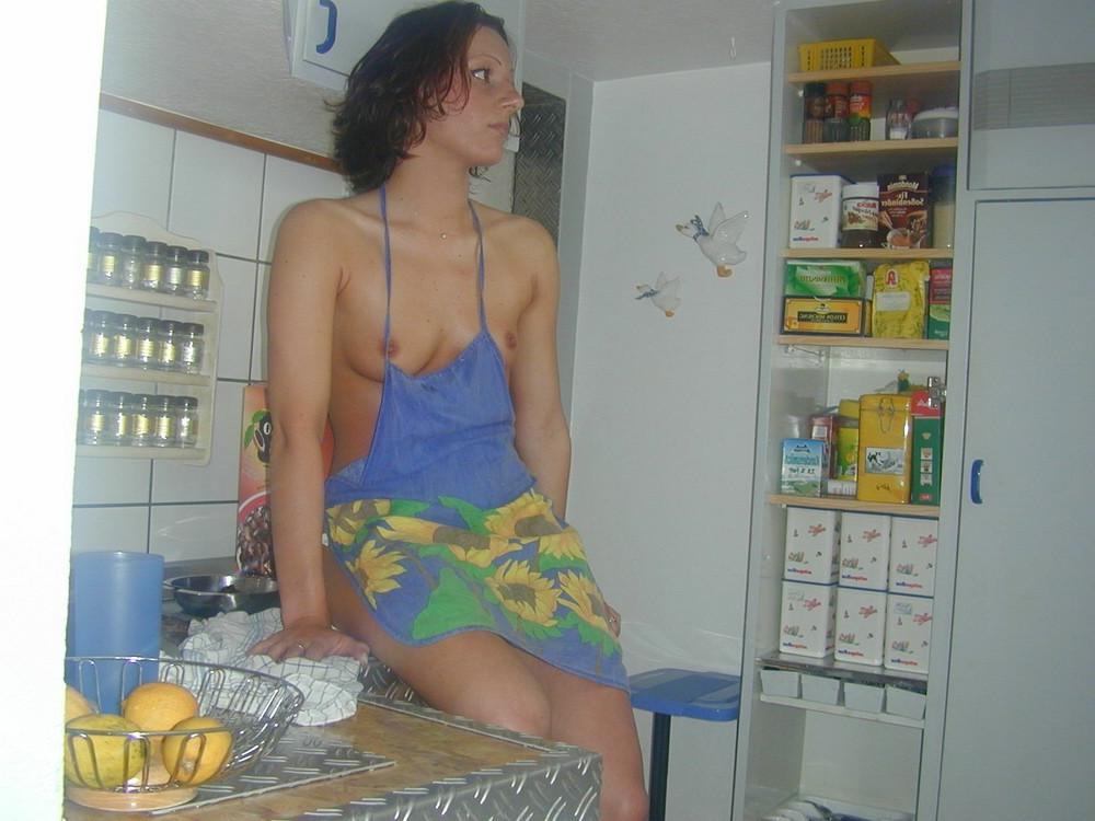 15P Wifes nipples get hard in the kitchen