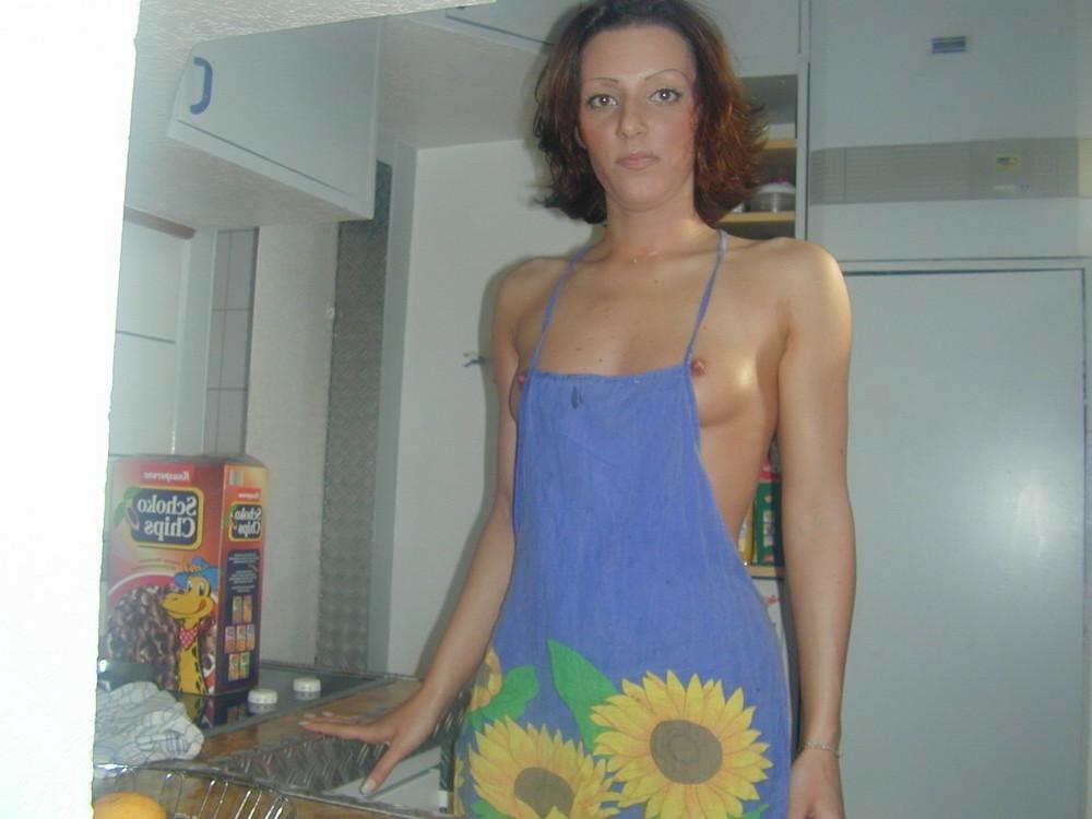 15P Wifes nipples get hard in the kitchen