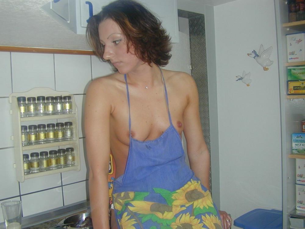 15P Wifes nipples get hard in the kitchen