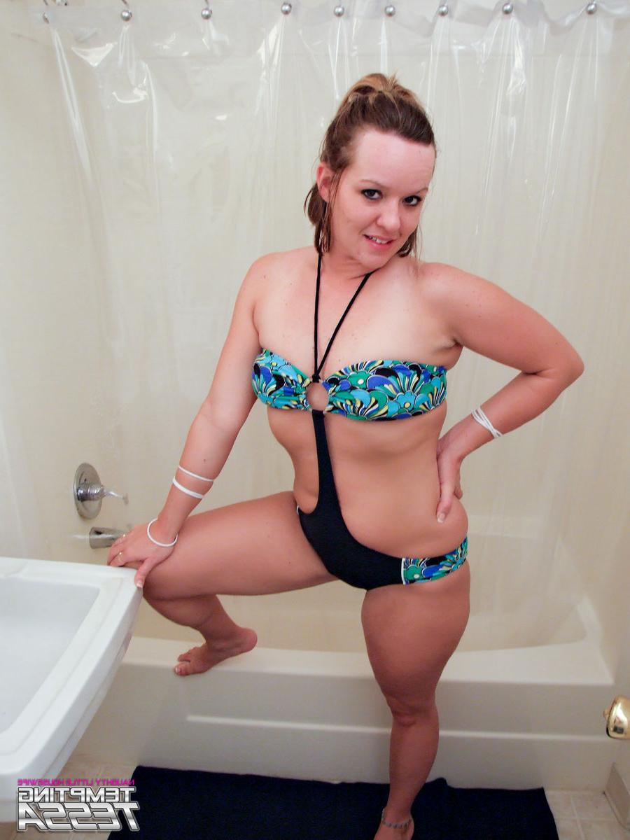 16P Horny housewife lets us take a peek at her showering