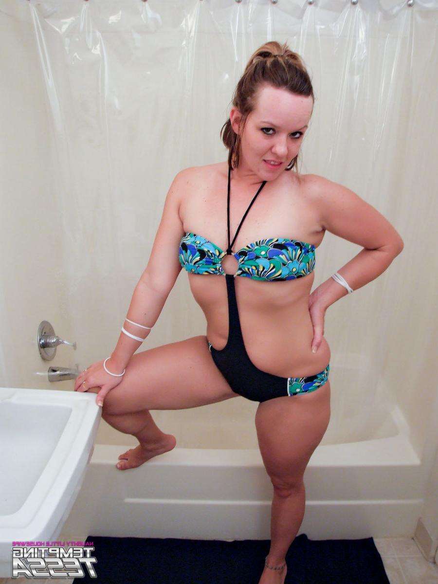 16P Horny housewife lets us take a peek at her showering