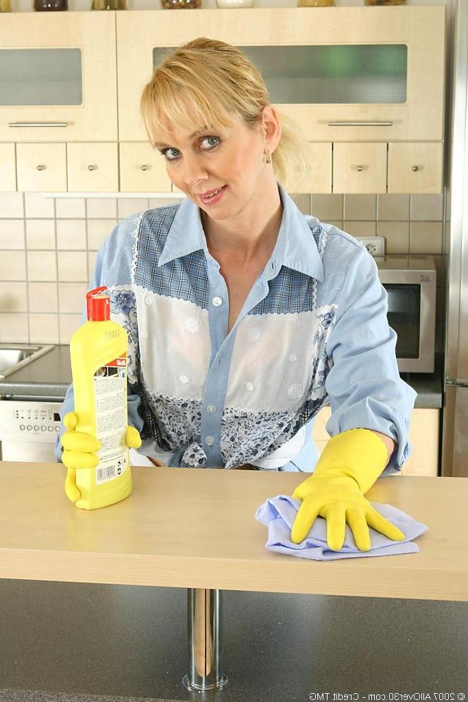 16P older blonde housewife with great tits cleans the kitchen