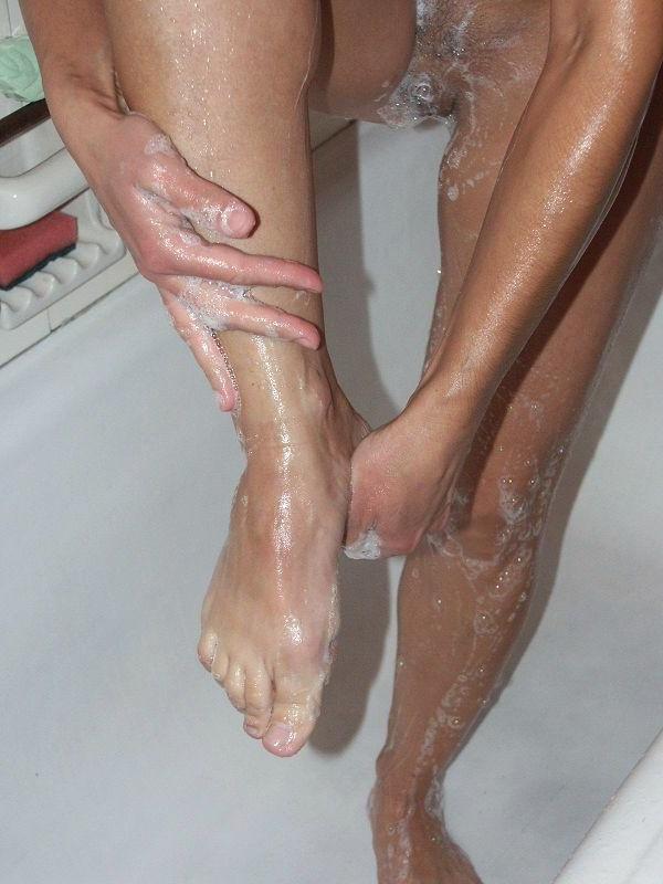 16P Old housewife takes a shower