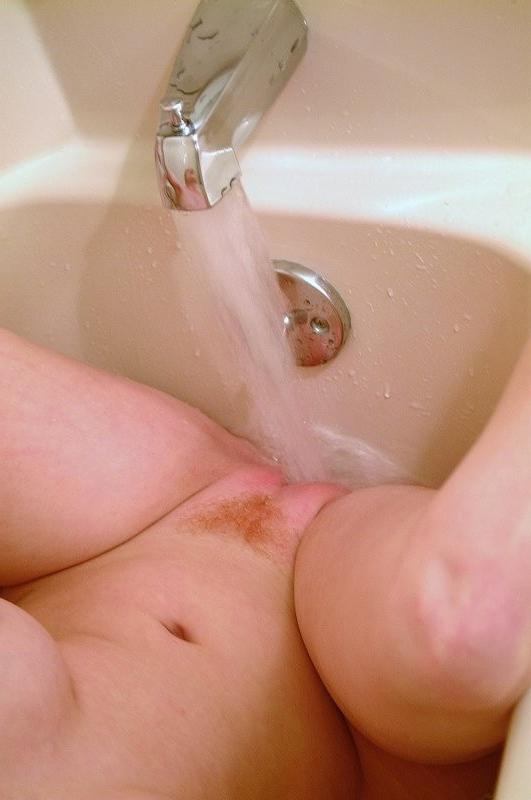 16P Mature redhead gets an orgasm