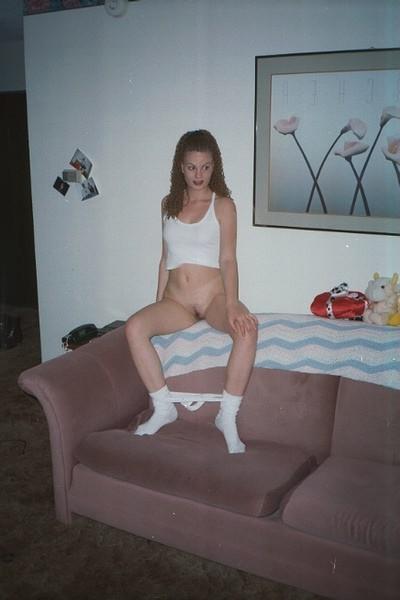 20P Naked wife teasing in kitchen