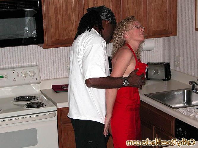 16P wife cumfilled by secret lover in the kitchen