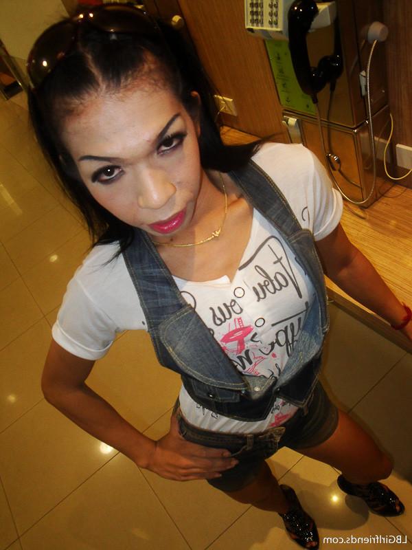 15P Sexy Ladyboy Girlfriend Exposing Her Hot Shemale Ass In Public
