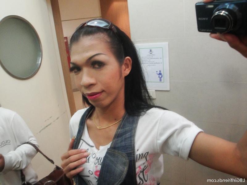 15P Sexy Ladyboy Girlfriend Exposing Her Hot Shemale Ass In Public