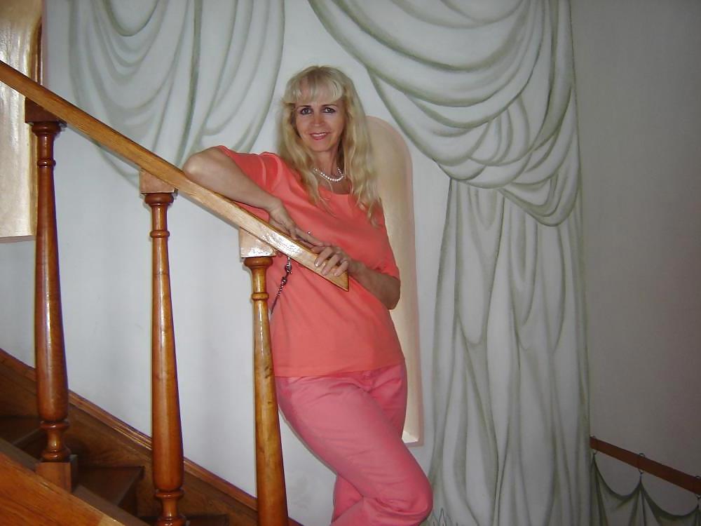 25P Blonde Hair Mothers