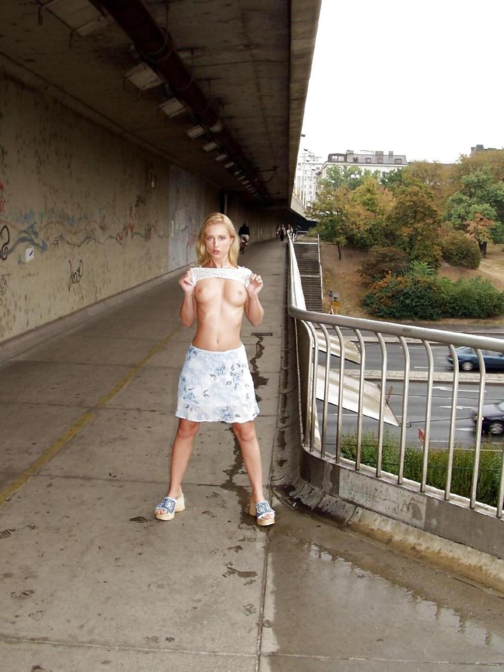 25P FLASHING IN PUBLIC - VERONIKA