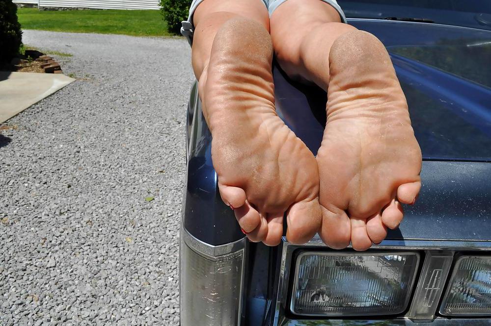 25P Matures and Grannies Foot Fetish