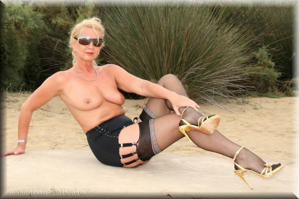 12P Mature stocking model Gina outdoors