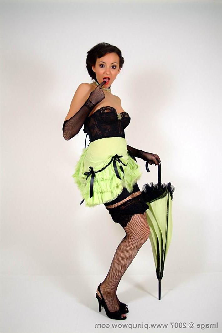 16P Glamour hottie in sexy stockings