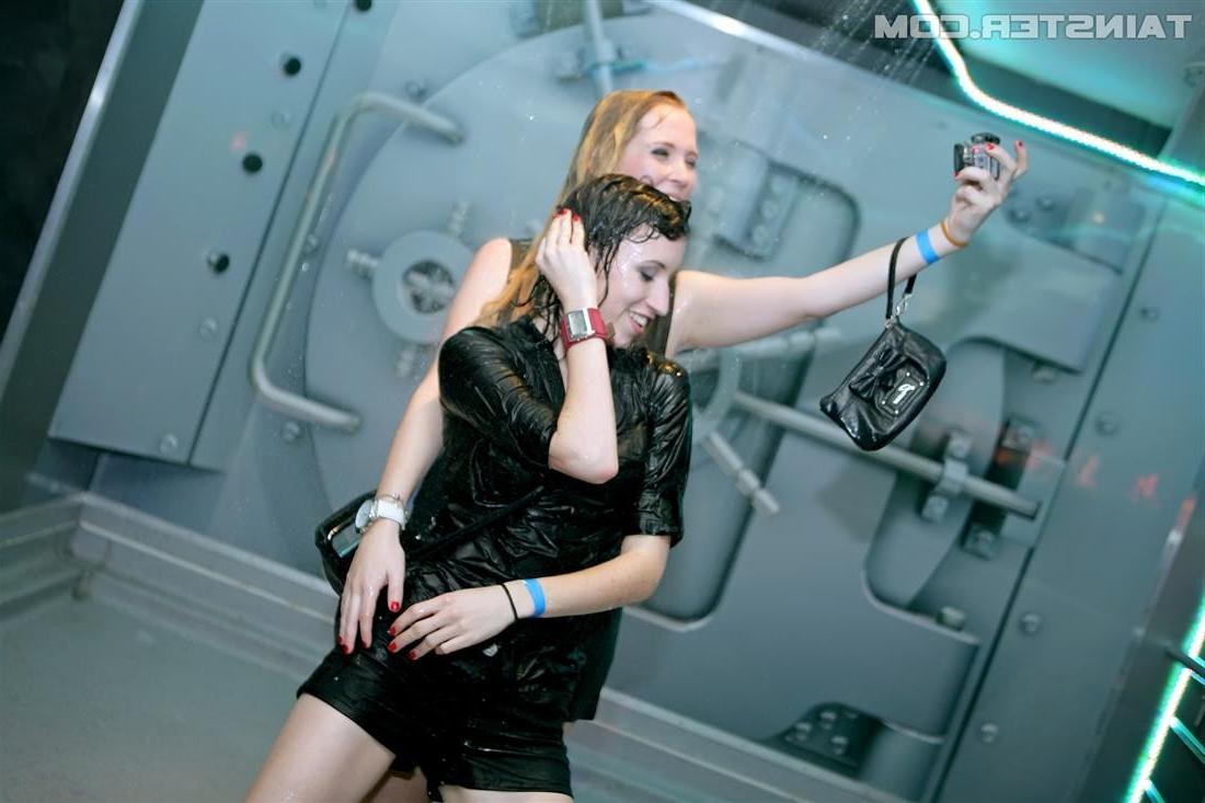 15P Sexy lesbians getting wet and messy in the shower