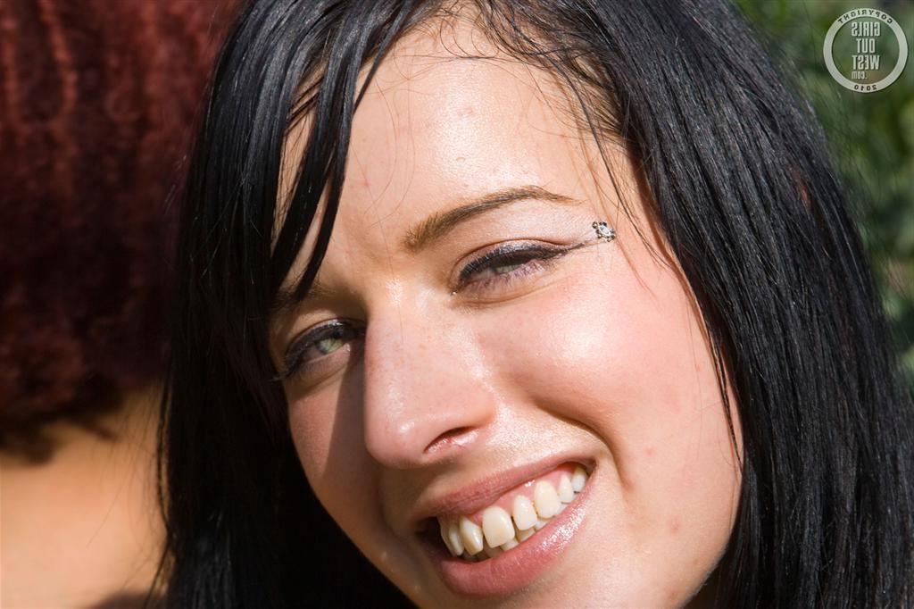 16P Three amateur backpackers getting naked in the Aussie outdoors
