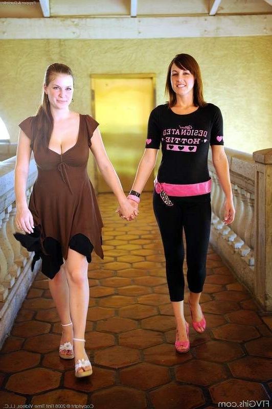 16P Young Lesbians Having Fun In Public