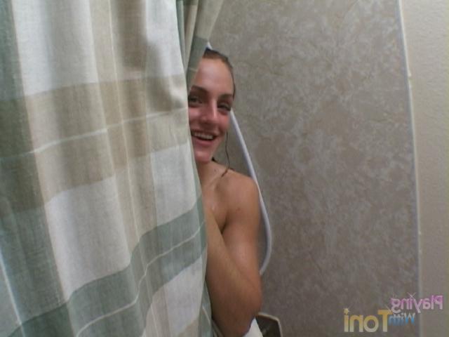 16P amateur lesbians get wild in the shower