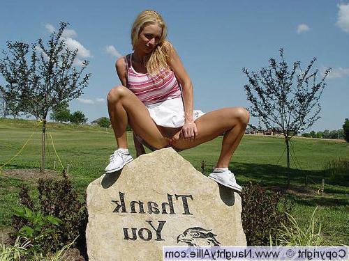 15P Swinger lesbians get nasty on a golf course