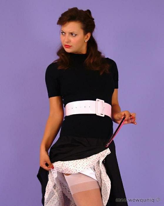 16P Retro Style Babe In Stockings