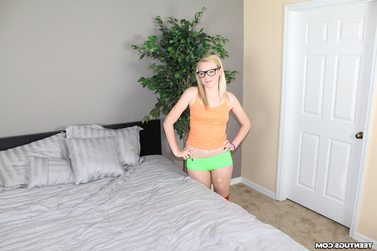 16P Teen giving sexy handjob