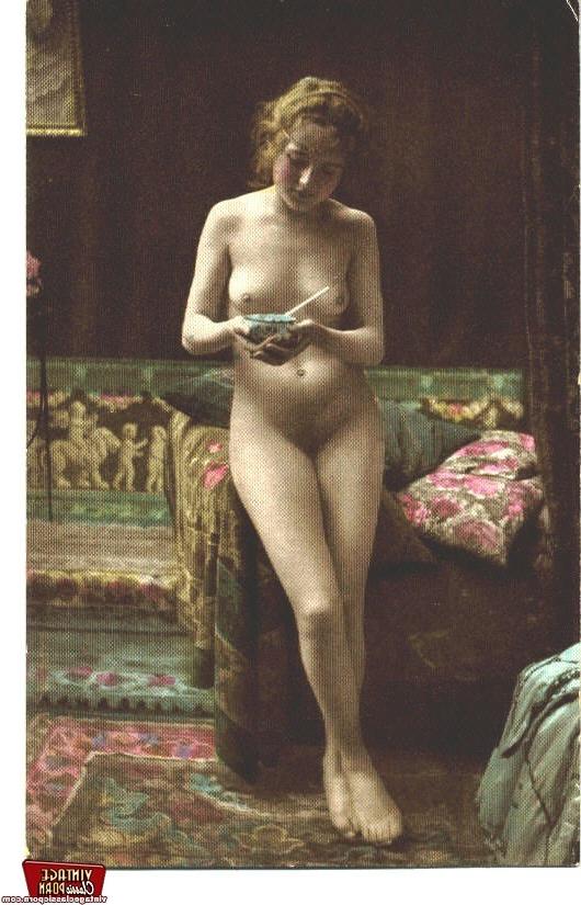 12P Several retro girlies showing their hairy beavers