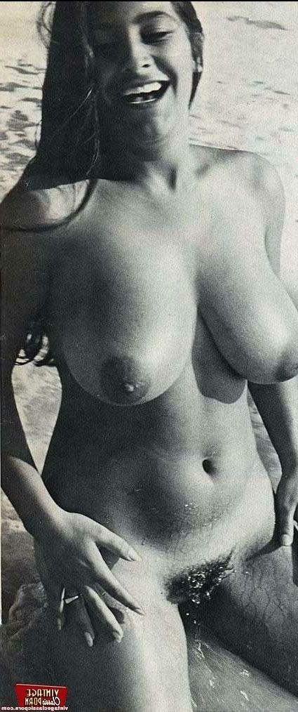 12P Retro hot hairy sixties chicks posing in the nude