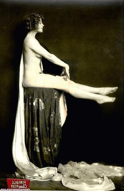 12P Very artistic vintage nude hairy girls pictures