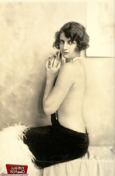 12P Very artistic vintage nude hairy girls pictures