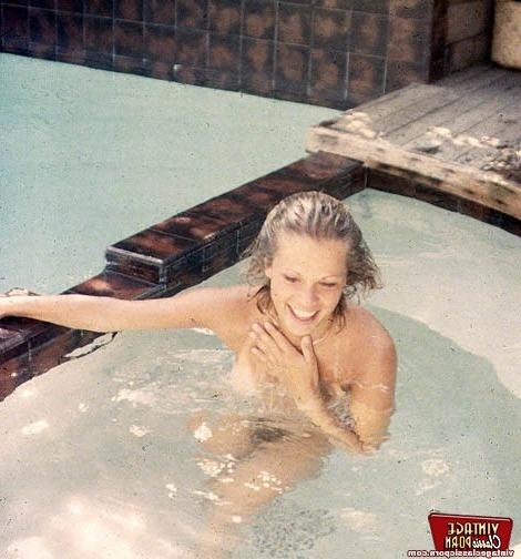 12P Several outdoor retro babes showing their fine body parts