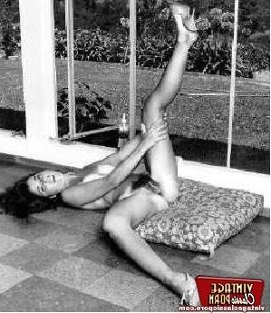12P Naked retro hippie ladies showing their hot hairy snatch