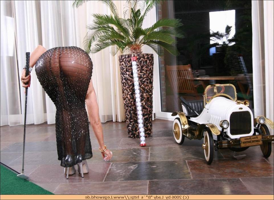 12P Busty rich mature lady having golf fun