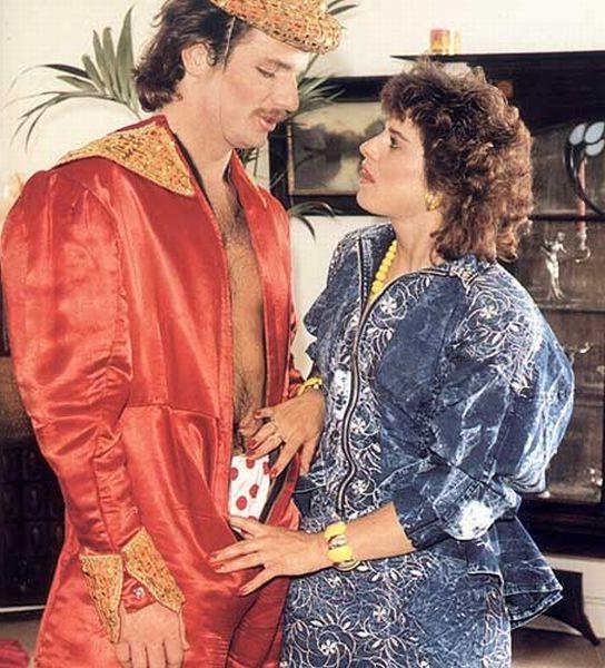 16P Seventies lady gets her slit pouned by some retro stud