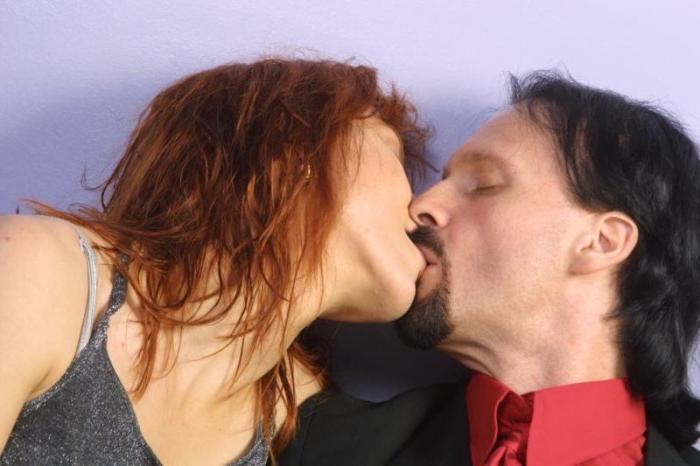 16P Rich mature bitch takes cock