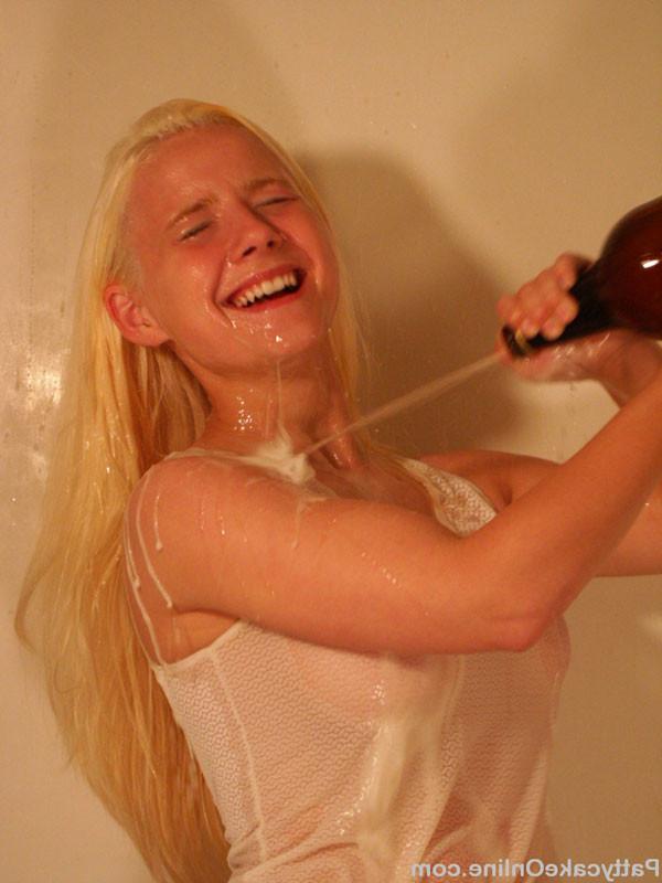 15P Wet tshirt shows teen huge nipple