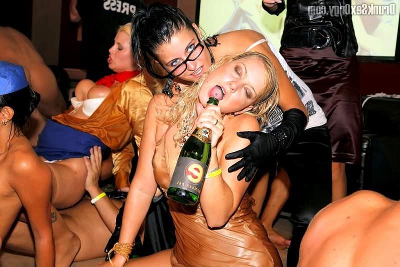 20P Classy ladies get challenged to suck many boners