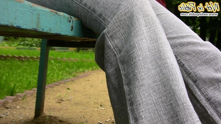 12P Fleshy gal shamefully empties her bladder in the gray jeans on a bench