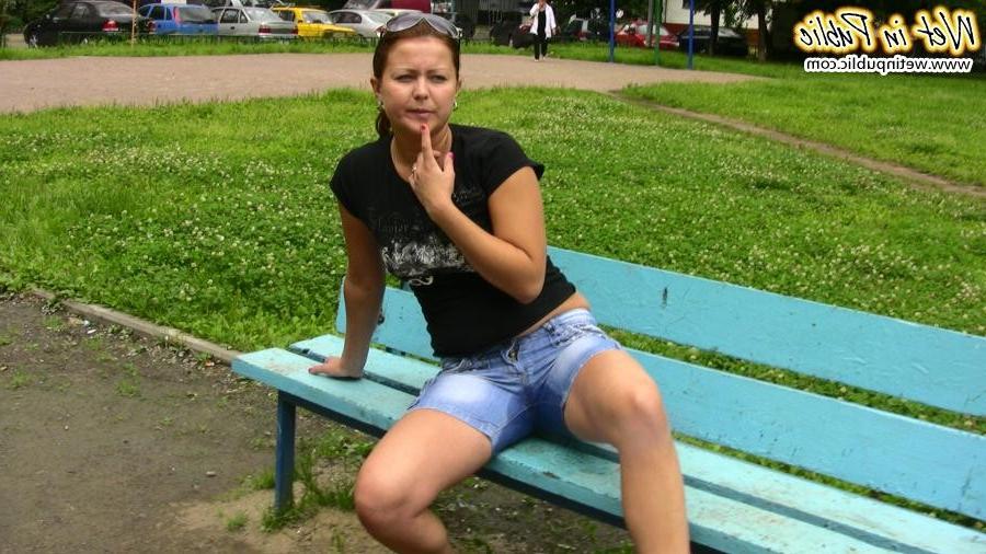 12P Curvy bitchie in the jean shorts pissed herself confusedly on a bench