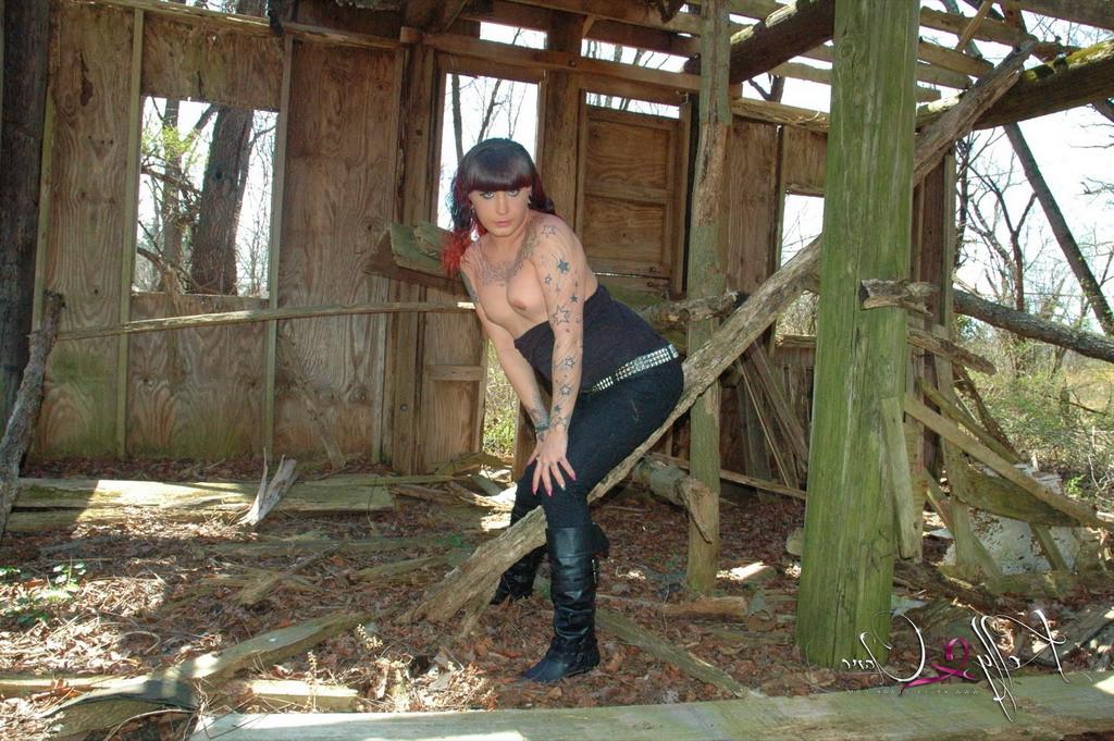 12P Shemale naked in nature