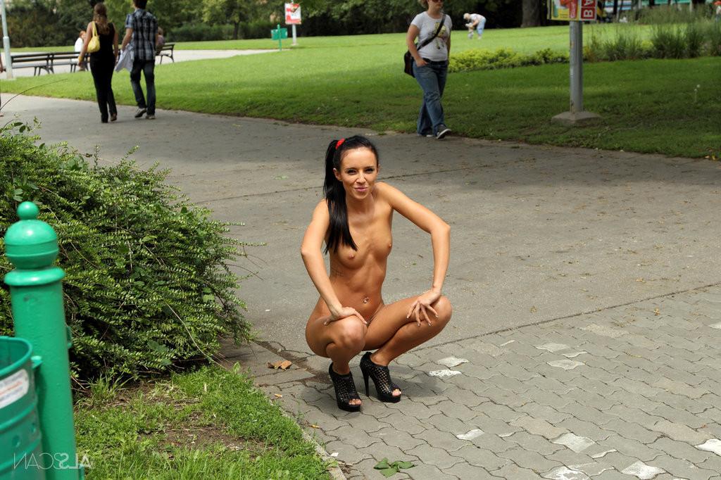 16P NUDE IN PUBLIC featuring Gina Devine