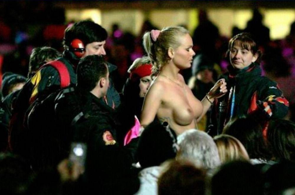 15P Wild Girlfriends getting naked in public 27